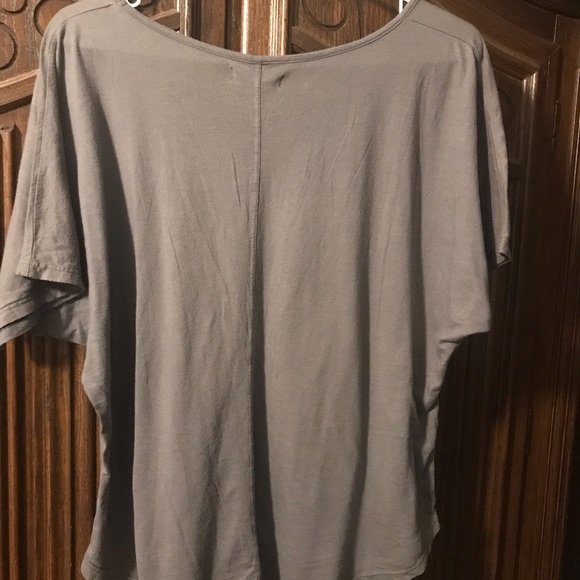 Simple & Soft Large Gray Shirt - Picture 3 of 3